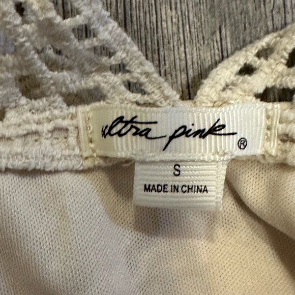 Ultra Pink crochet tank, size small - Picture 3 of 3